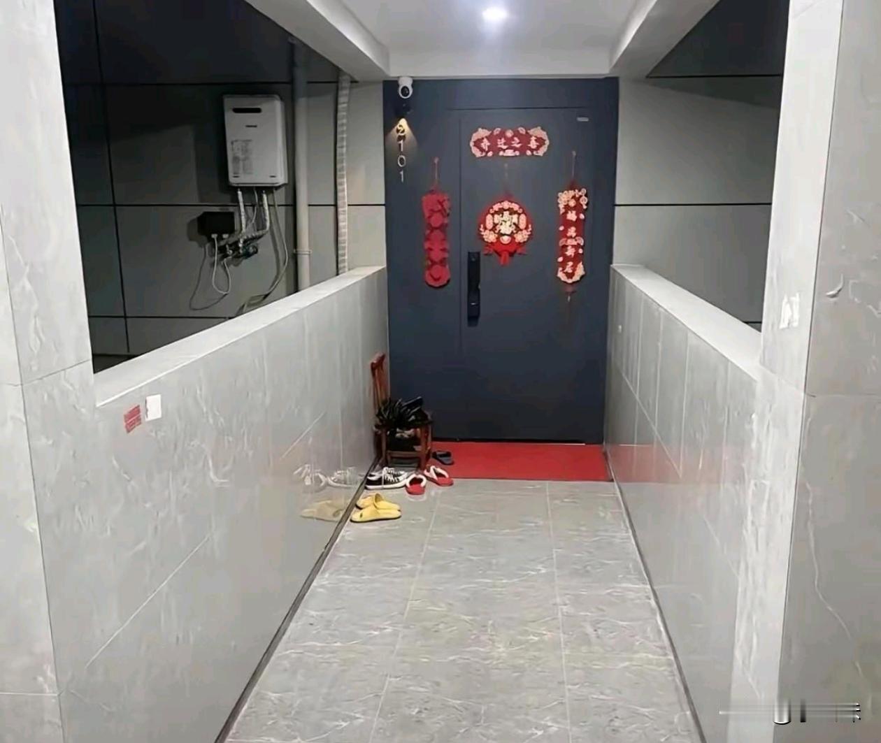 这住户门是真一点隐私没有呀