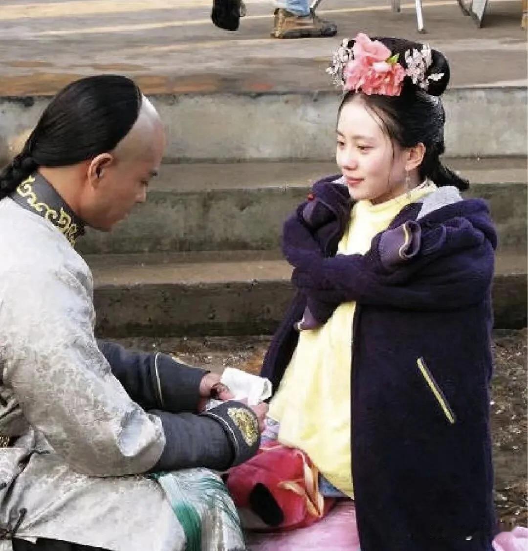 我真的不能明白若曦为什么要和封建时期的皇子谈感情，明知不可能，做不到，生生内耗致