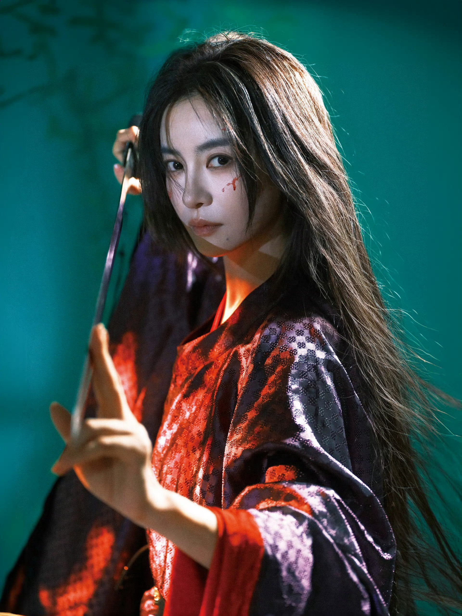 李晟女驸马李晟的这次的女驸马造型真是让人眼前一亮啊！俊俏和美丽结合的脸庞，轻蔑