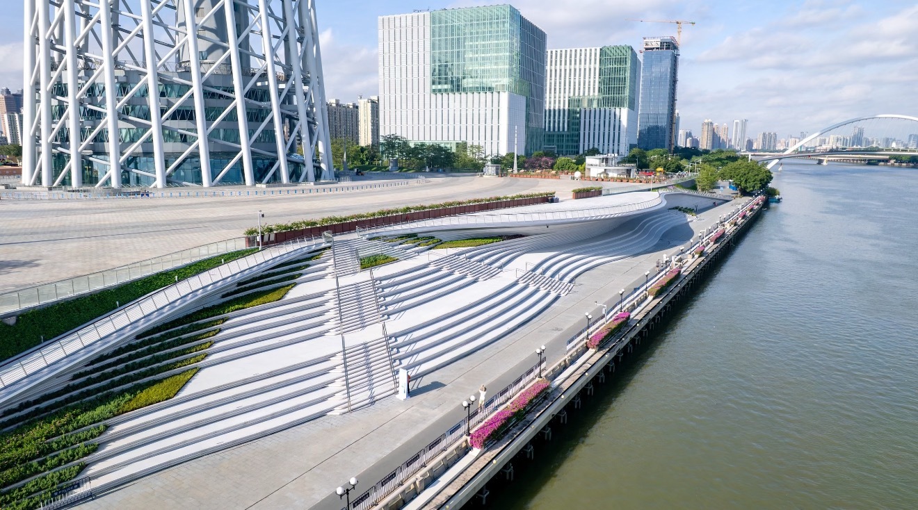 推荐来广州玩的朋友，一个新地方！广州塔二层平台和滨水大台阶对市民游客开放。一、