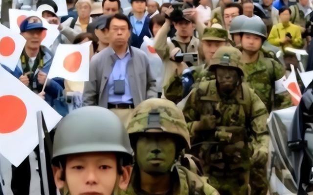 一位在华日本人最近说了句大实话，虽然听着刺耳，却精准勾勒出了当下日本右翼那种极度