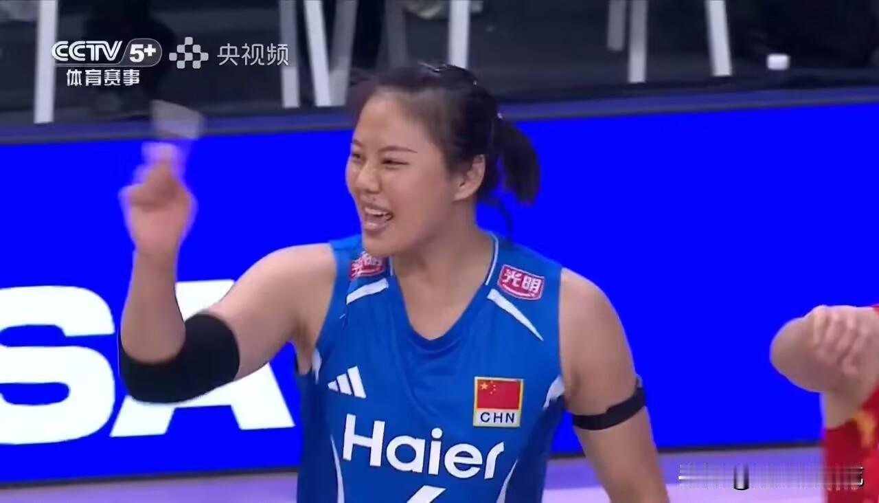 龚翔宇再次证明了她是中国女排的底牌！面对主场作战的土耳其女排，中国女排21-25