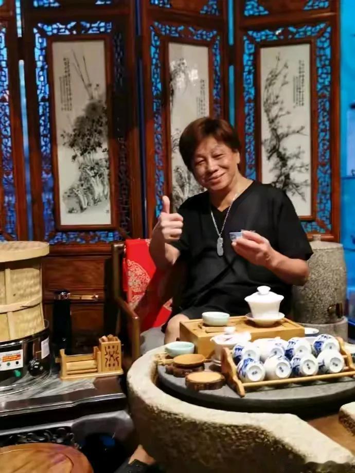 最新消息！梁小龙离世官网都发出来了，本来还不信，现在相信了梁小龙确实离世了，年