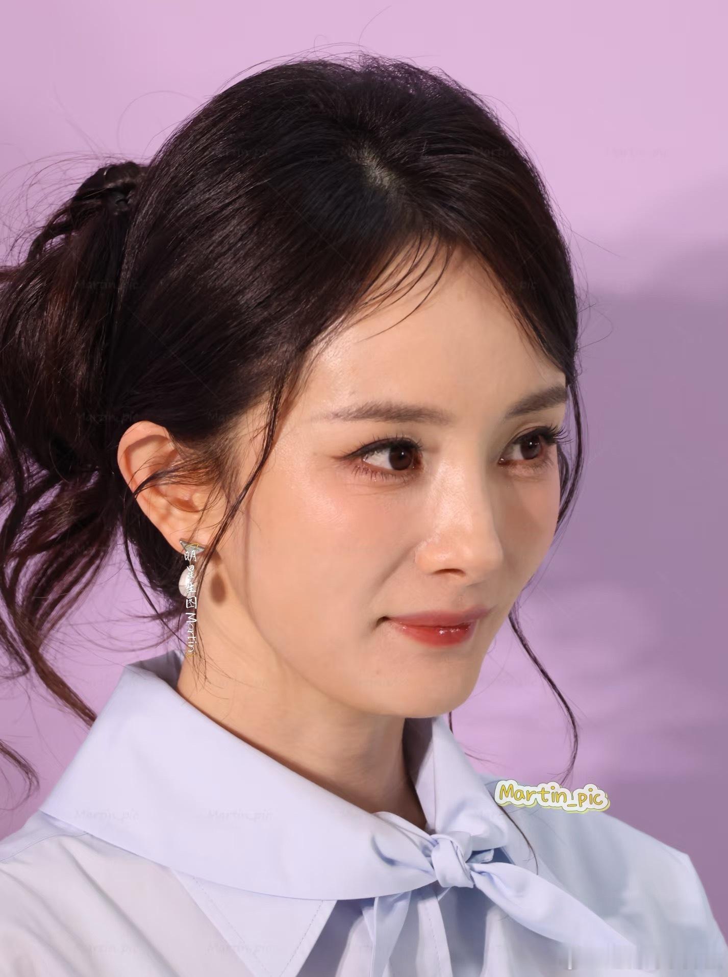 杨幂prada站台生图掉落，依然少女妆发，看着如何？
