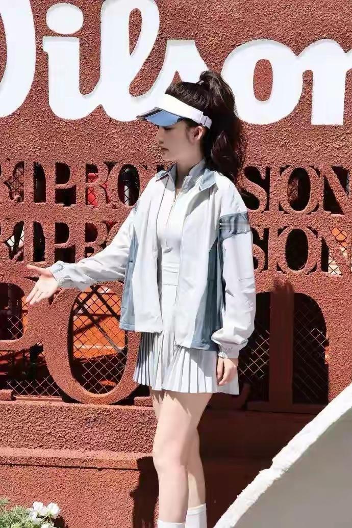 李沁高马尾看着好灵气活泼啊，完全青春女大，女神好美