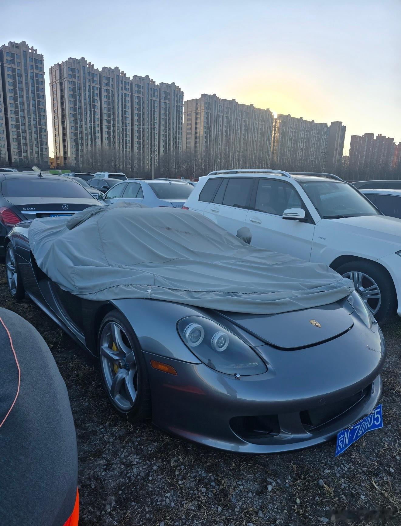 这台保时捷卡雷拉GT在北京北京！京牌！但是貌似有问题已经不能交易和上路这是哪位大