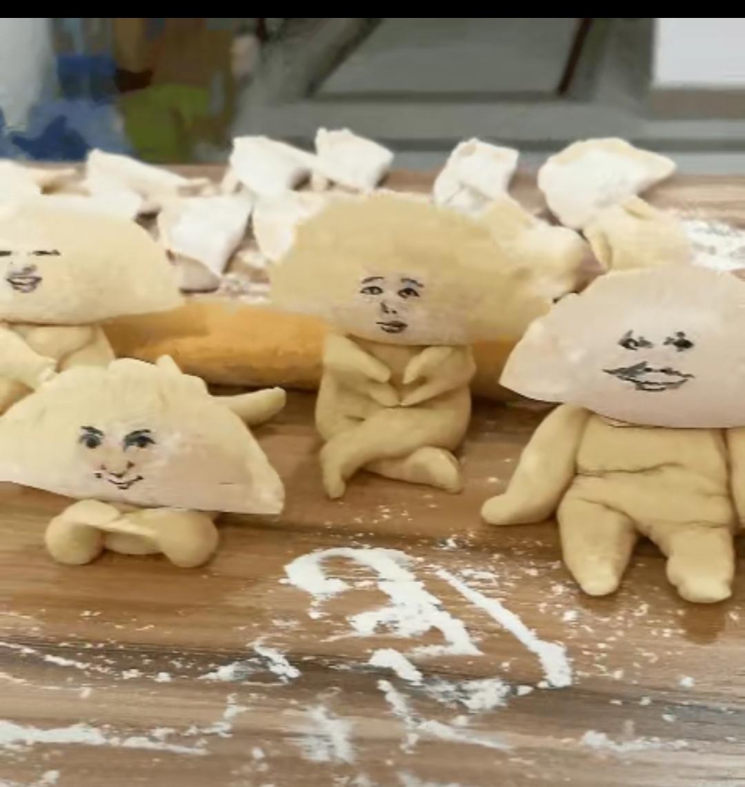 当“00后”掌管年夜饭除夕晒年夜饭，是过年少不了的仪式感。但当年轻人开始接过锅