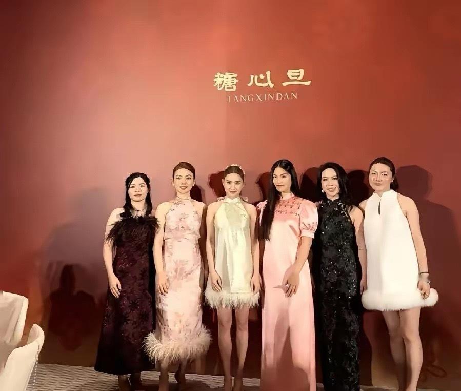 王诗龄，挤是挤进来了，给人的感觉总有点格格不入。溏心旦晚宴上的王诗龄，虽然打扮的