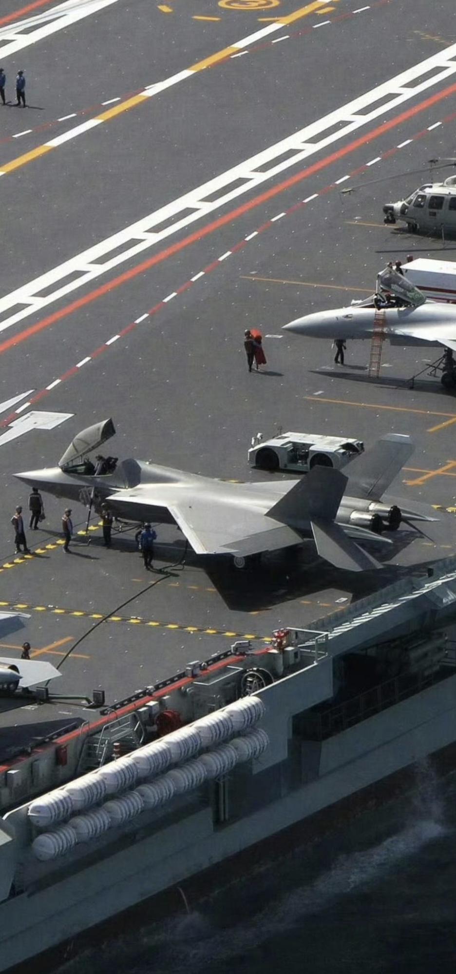 登机梯弹射的J15T应该也能搞个内置的。