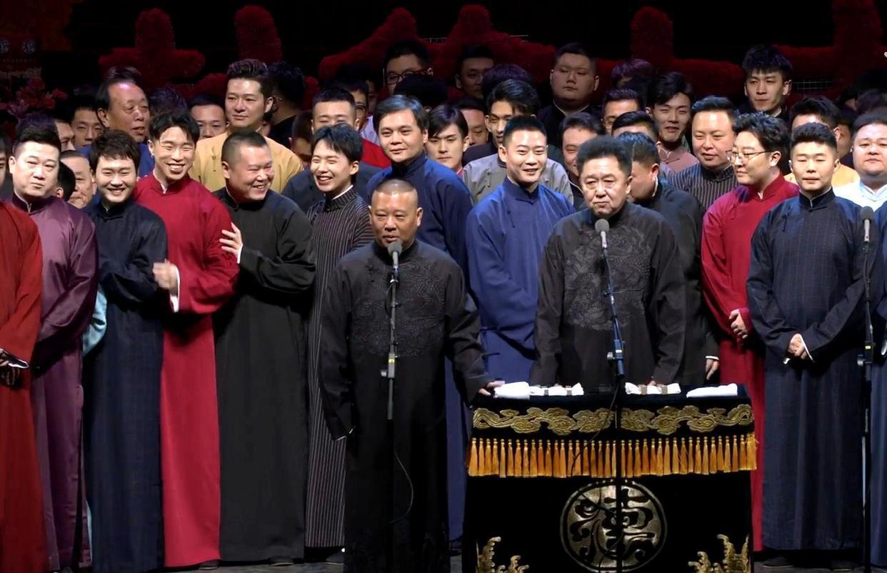 一张德云社的集体大合影，几乎集结了德云社的''半壁江山''哈：我认出了德云社