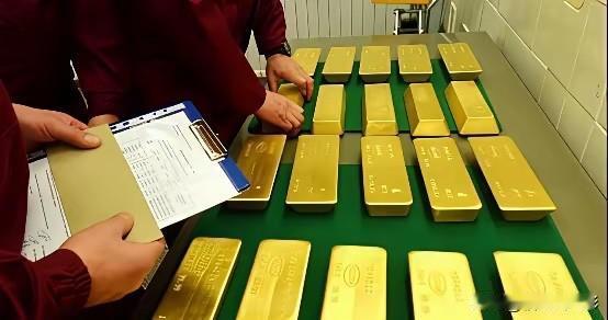 中国在美国存的那600吨黄金，还能拿回来吗？答案可能让你心里一沉：基本没希望。美