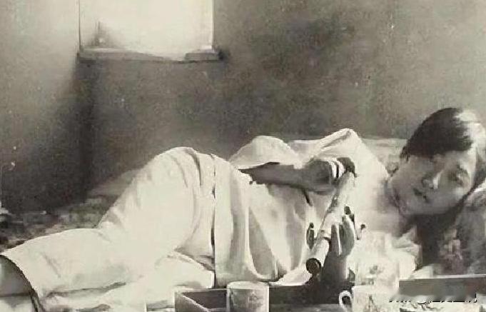 晚清时期，婉容把太监孙耀庭叫进闺房，命令他伺候自己冲澡，谁知，当她解开衣衫，孙耀