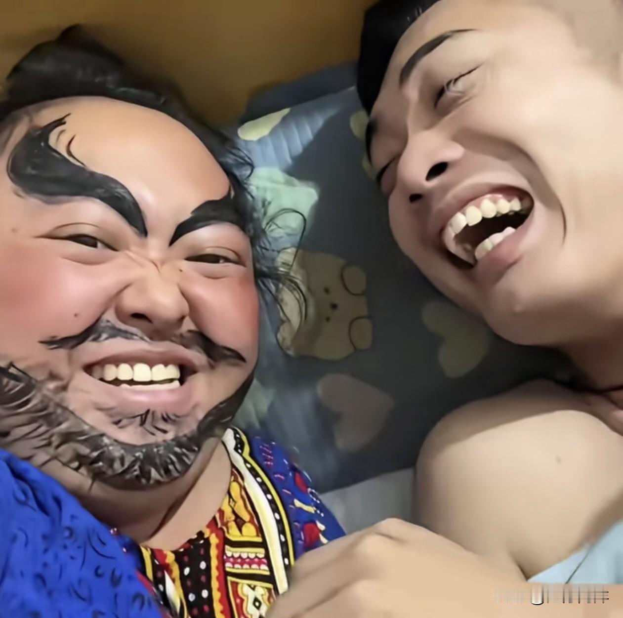 上联：粉笔无言书岁月，诚邀下联？黑手高悬霸主鞭