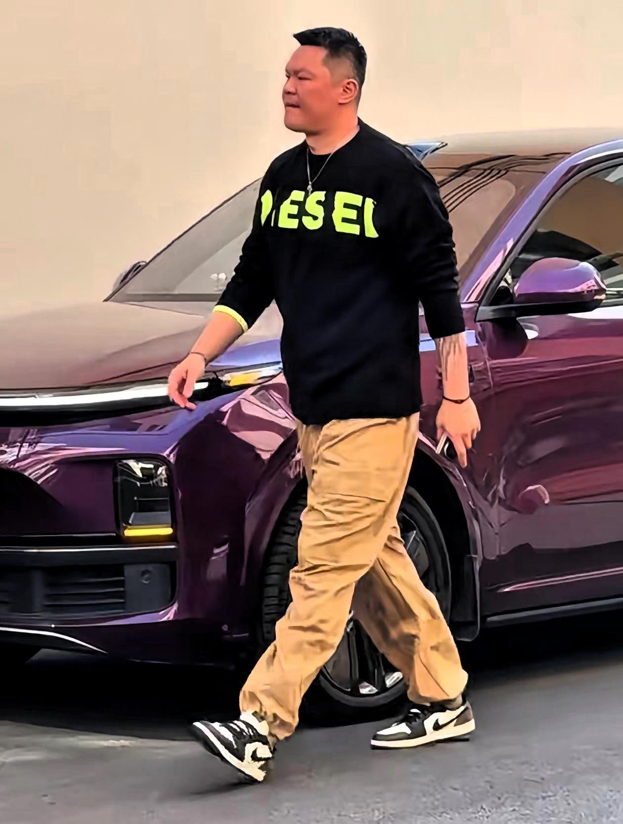 广东男篮去年赚了8500万，全联盟第一。然后呢，带队赚钱的总经理朱芳雨，卸任了