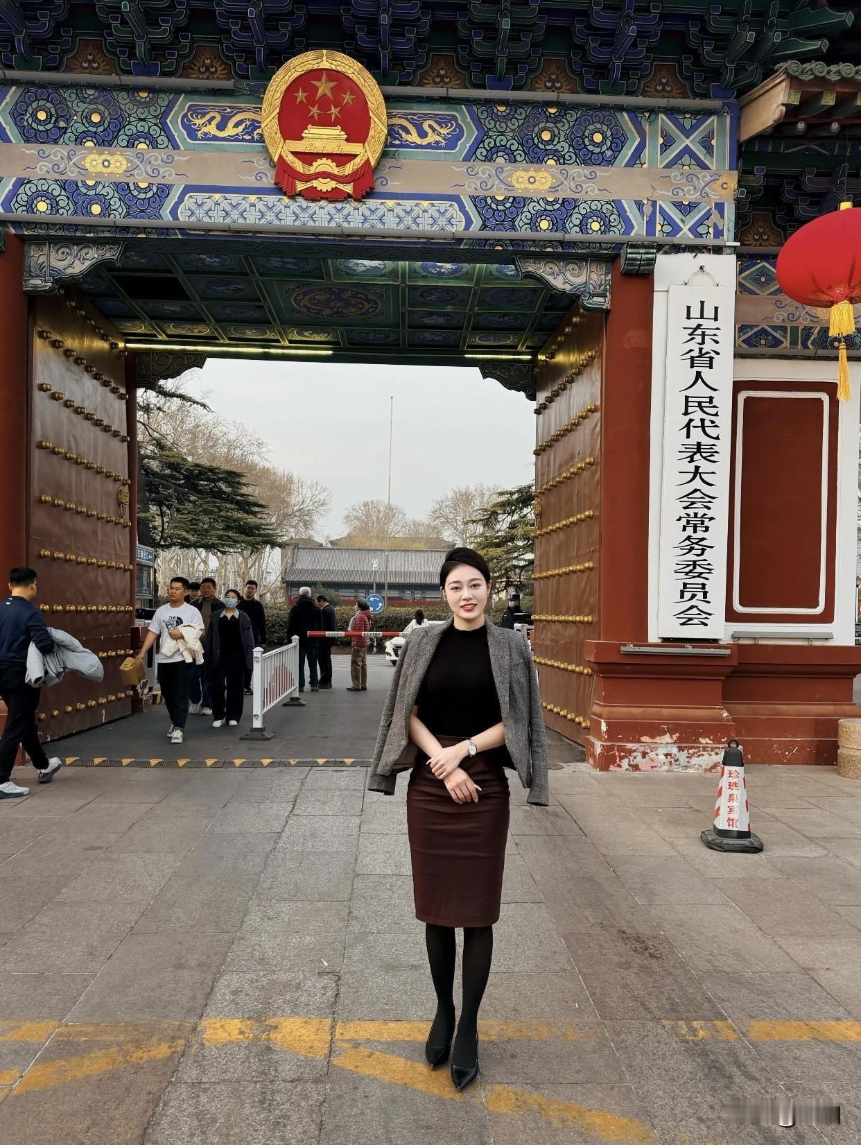 漂亮和气质,哪个重要?气质则需要长期的自我修炼来培养。