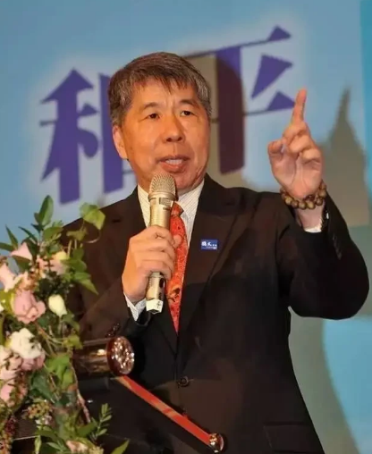 证实了，张亚中退选国民党主席是假消息！就在今天下午，邱毅爆料，张亚中刚刚联