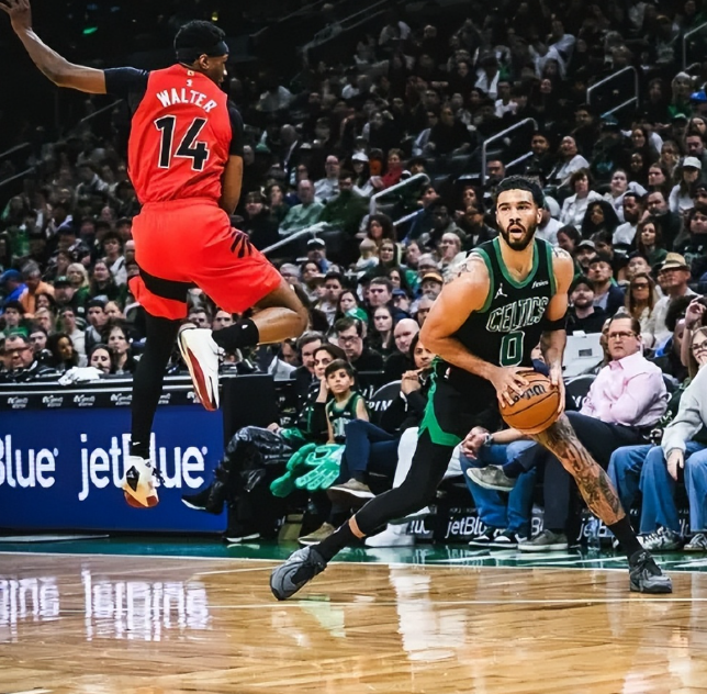 只能说但凡塔图姆少打几个，普理查德多持球打，早花了普理查德场场爆，也确实强，