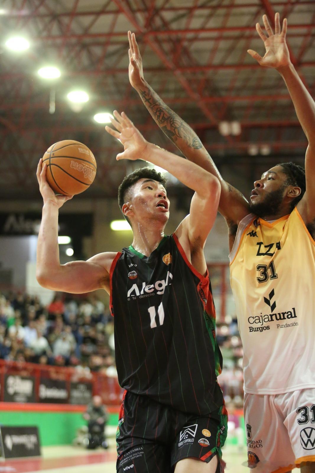 余嘉豪在刚过去的西班牙乙级联赛中，客场作战面对丹麦🇩🇰国家队首发中锋得到16