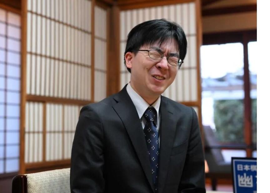 棋圣战~虎丸强势扳平比分棋圣战是日本七大头衔之首，冠军奖金高达4200