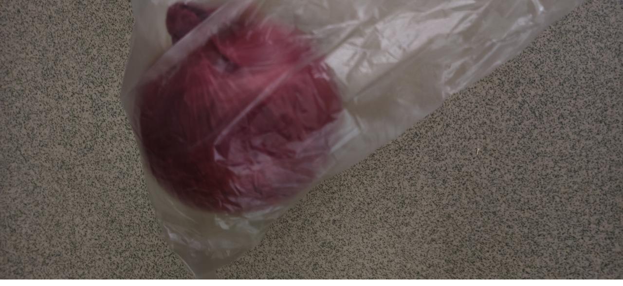 人，到了一定的年龄，连买菜也吃力。今早，买了鸡蛋30个，一个洋葱，三个大的西红