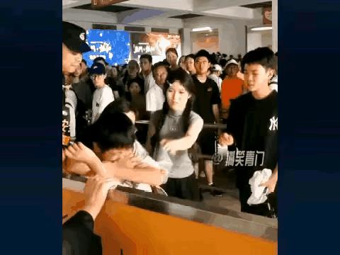 听人说，这个世界上，有的孩子生下来就是报恩的，有的孩子生来就是来报仇的。看样子这