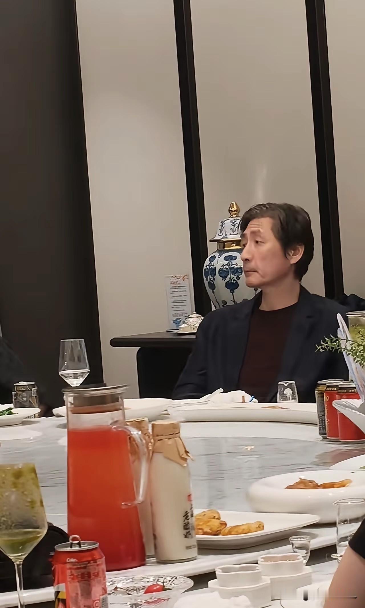 昔日男神也老了，好在气质还在。