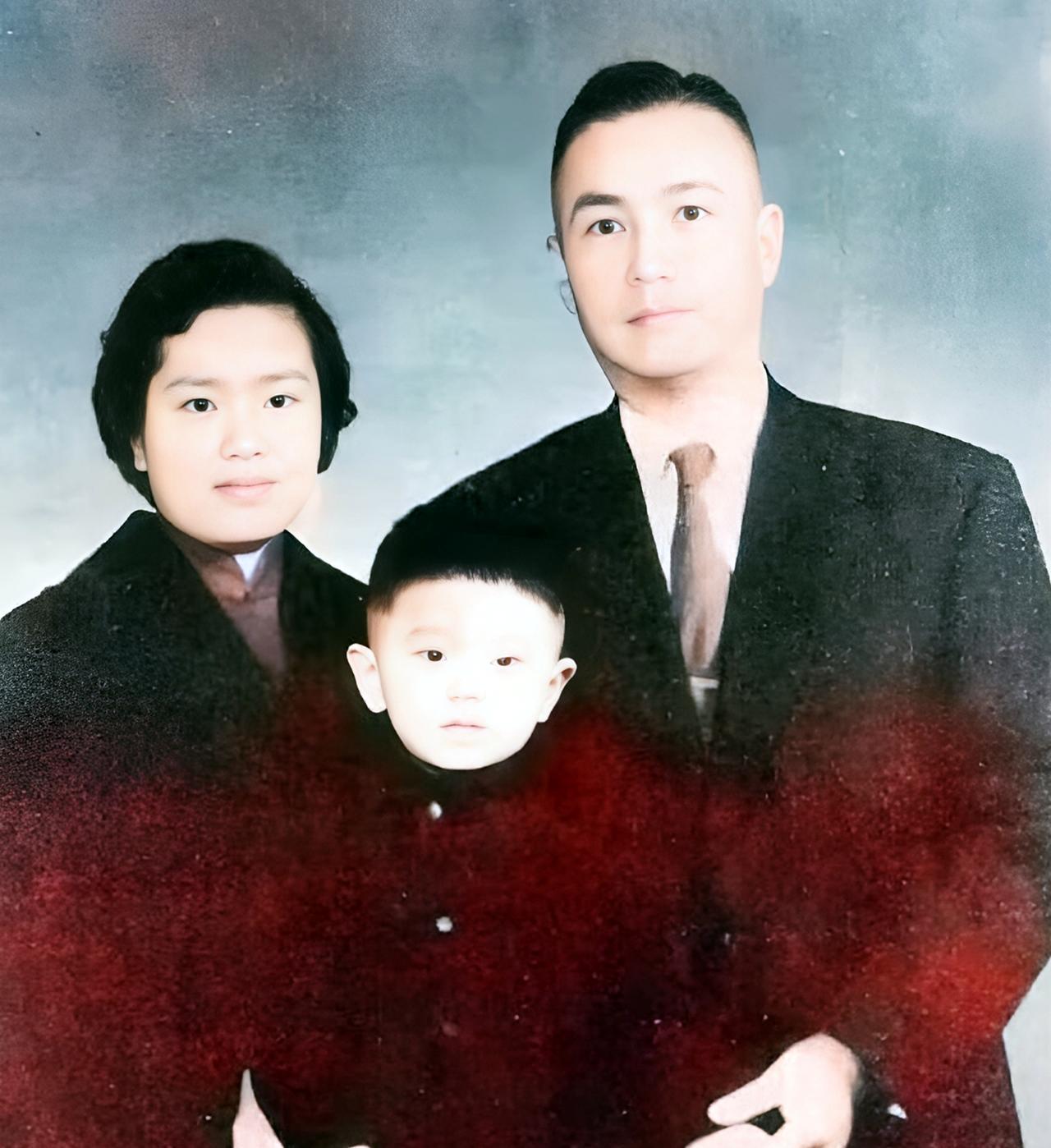 这是五十年代大叛徒蔡孝乾与小姨子马文娟、儿子蔡艾安在一起。作为潜伏在台的工委书记