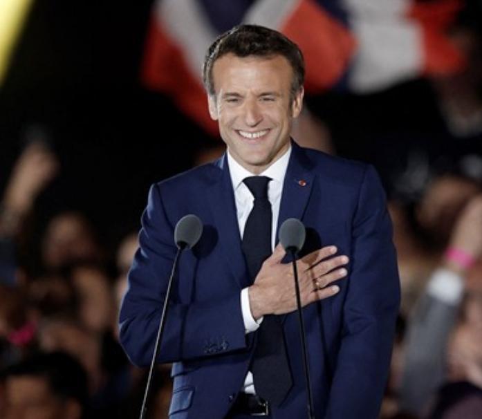 马克龙没让中国失望：回到法国后，他跟泽连斯基谈中国，不该说的一句都没提。这