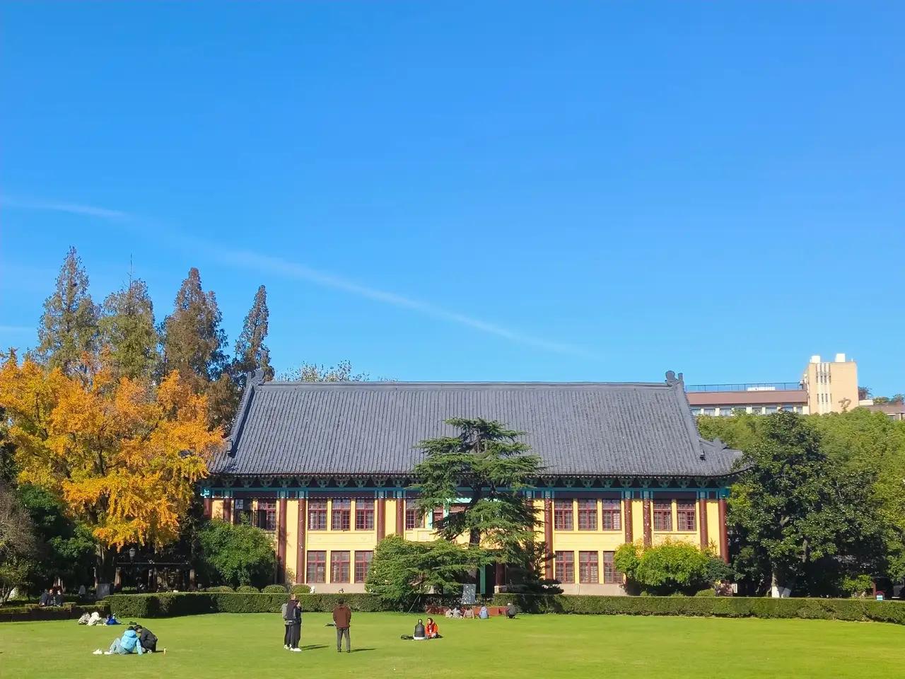 《就告诉你一个人：硕士学历也能进南京高校事业编啦》众所周知，现如今