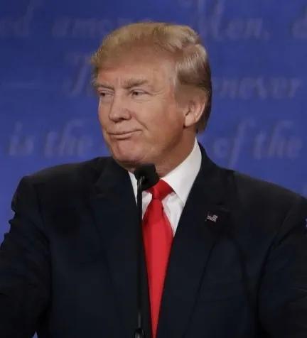 近日，特朗普在接受美国媒体采访时，美主持人污蔑中国“侵入美国电信系统，并窃取美国