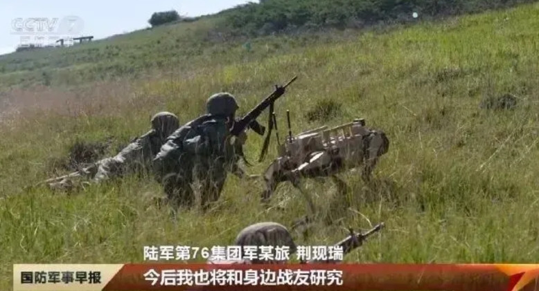 新三三制！三人编组，带上三只机器狗。机器狗负责前出侦察，火力点清除，战士