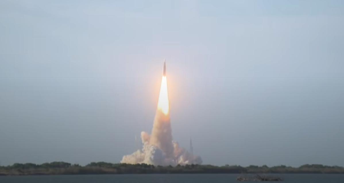 当地时间4月1日傍晚，美国航空航天局的新一代登月火箭“太空发射系统”于佛