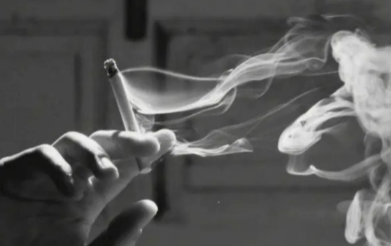 “这就是嘴欠的后果！”北京女子在朋友圈发泄：“在办公室抽烟的人是傻吗？怎么还不去