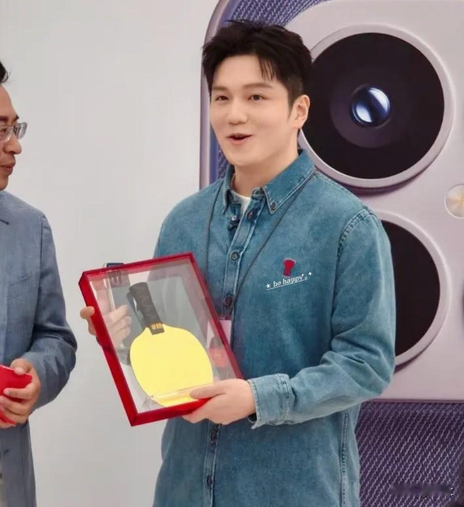 小米的宣传文案一直以幽默风趣著称，甚至有网友调侃称“小米的文案可以出诗集”。11