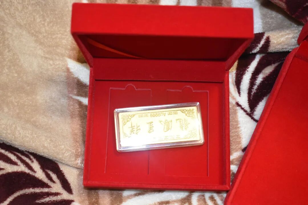 男子参加朋友家喜宴偷走50克金条