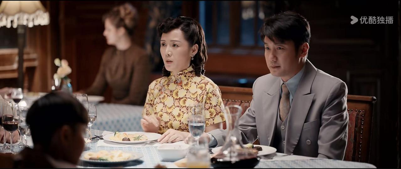 《灼灼韶华》中褚韶华的嫂子真的是一个奇葩啊！在老家的时候，就一直坑韶华，到了