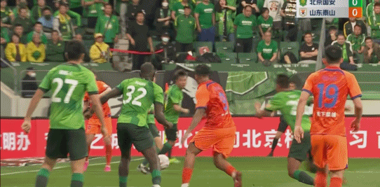 泰山队获利引起很多泰山球迷不适！这么多年，泰山队在裁判问题上，已经吃了多少亏。