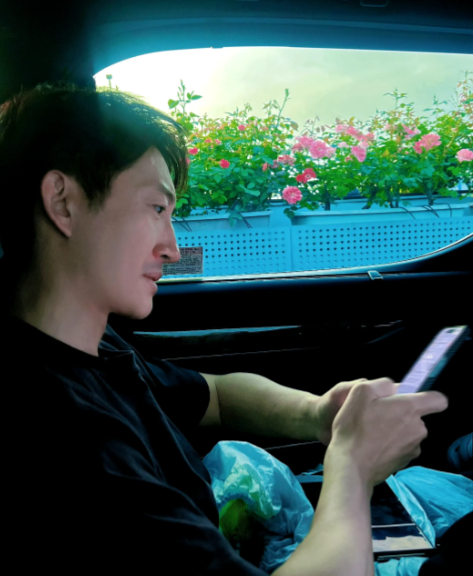 演员王阳发布照片，微博发布短短十分钟，转发、点赞与评论数量就轻松破万，评论区的网