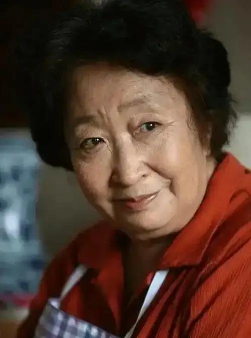 倪萍发文悼念彭玉表演艺术家彭玉于10月7日在珠海离世，享年9
