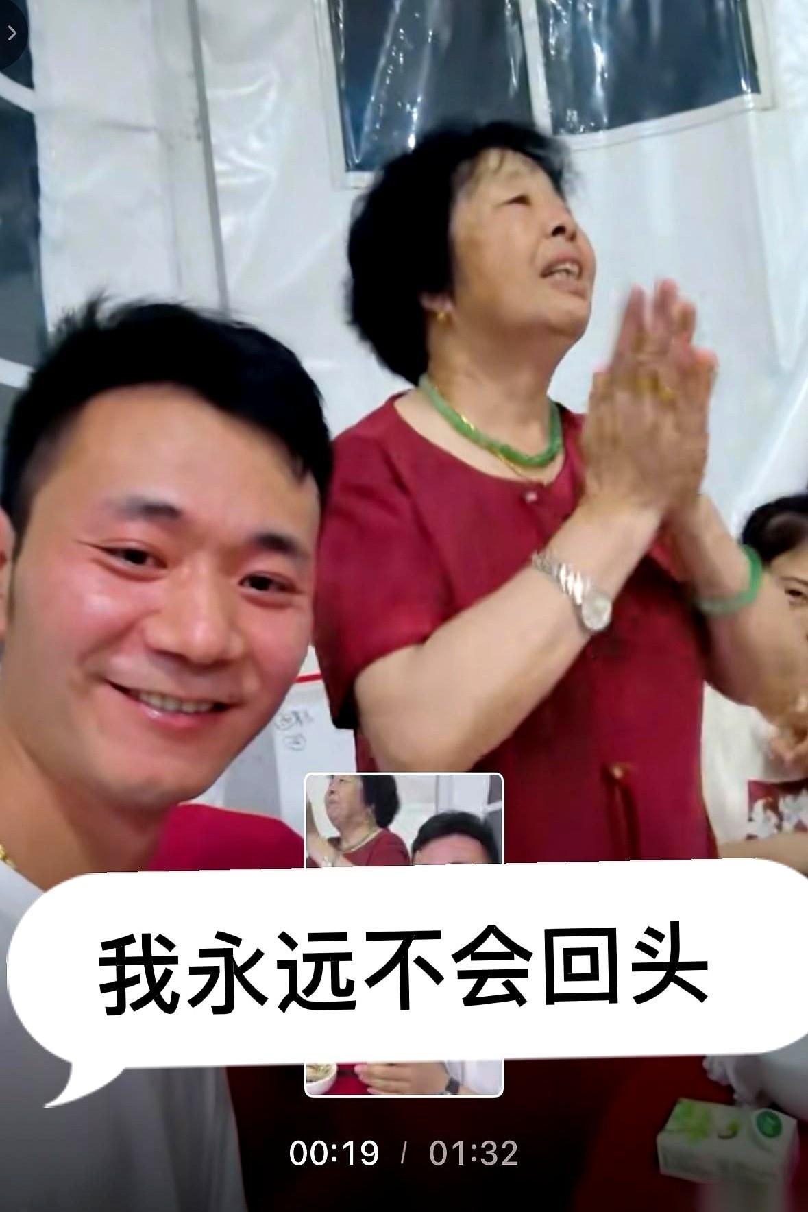 “我不会回头，永远都不会。”一句话，就把所有“再试试”的路给堵死了。他当时没