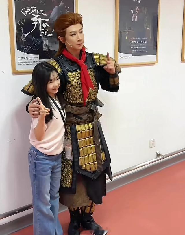 董璇探望张维伊，幕后拥吻，女儿直呼太甜蜜