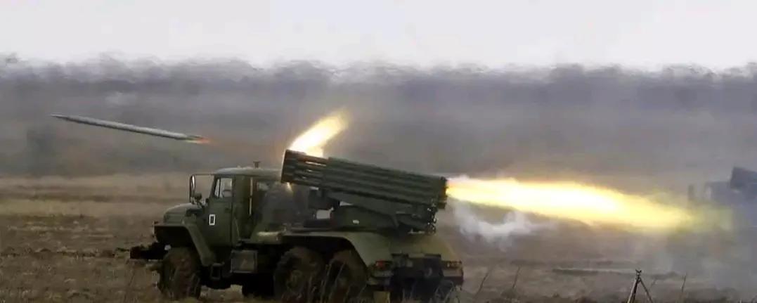 韩联社报道，当地时间9日，泰国陆军司令帕纳证实，柬埔寨军队当天使用BM-21火箭