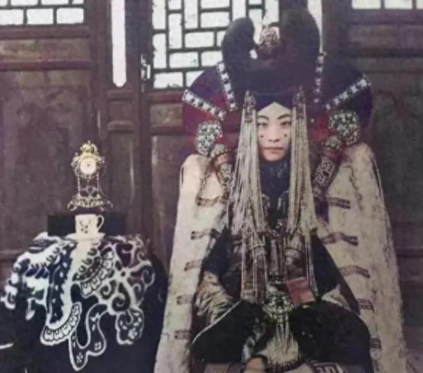 1938年5月，斯大林下令处决了外蒙古的末代皇后格嫩皮勒。在面临死亡的时刻，格嫩