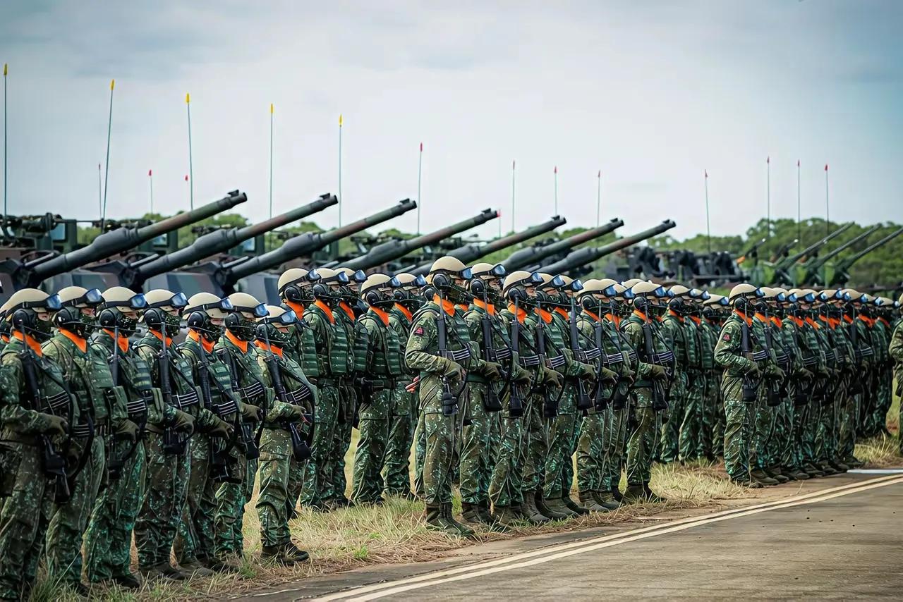 蛙军不藏了,精神抖擞举办新坦克M1A2亮相仪式,据说买了108辆,分两批到货,