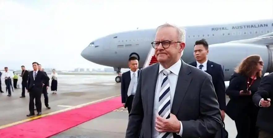 7月18日，澳大利亚总理阿尔巴尼斯结束访华，从成都启程回国。昨天他在记者会上驳斥