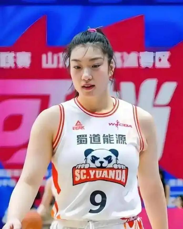 30岁的李梦果断做出决定，正式官宣加盟新球队！这一转身，不仅开启全新征程，更收获