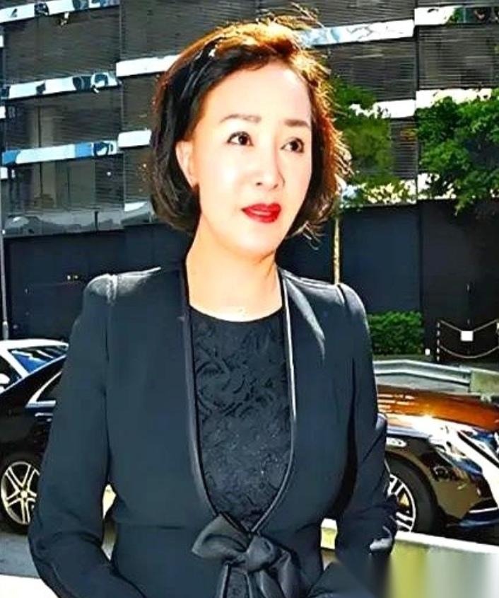 七十亿遗产，三个争产的小三，一堆私生子，最后全军覆没，连个钢镚都没捞着！你敢