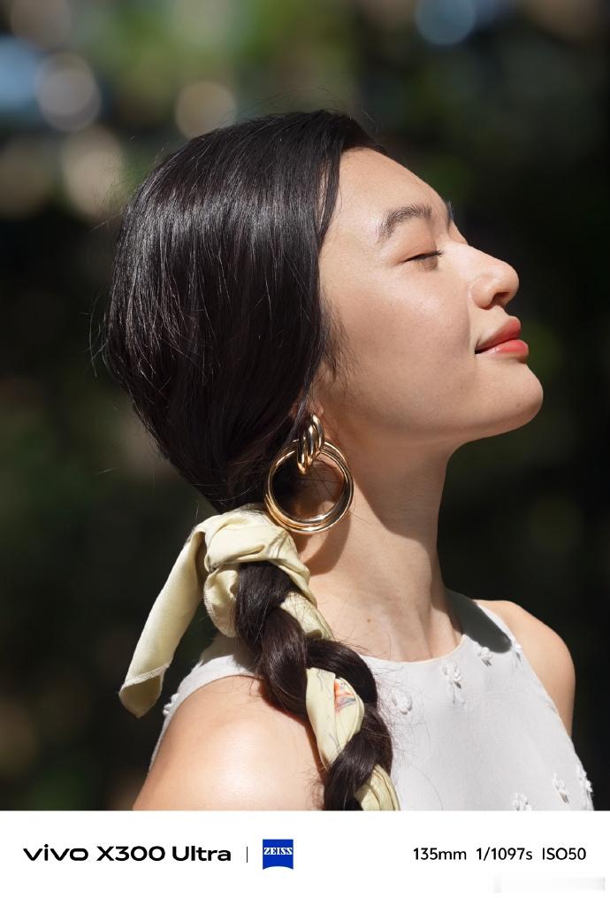 这次vivo搞了个新色彩，主打真实，以前拍照算法太重，照片容易假。这次就是想让你