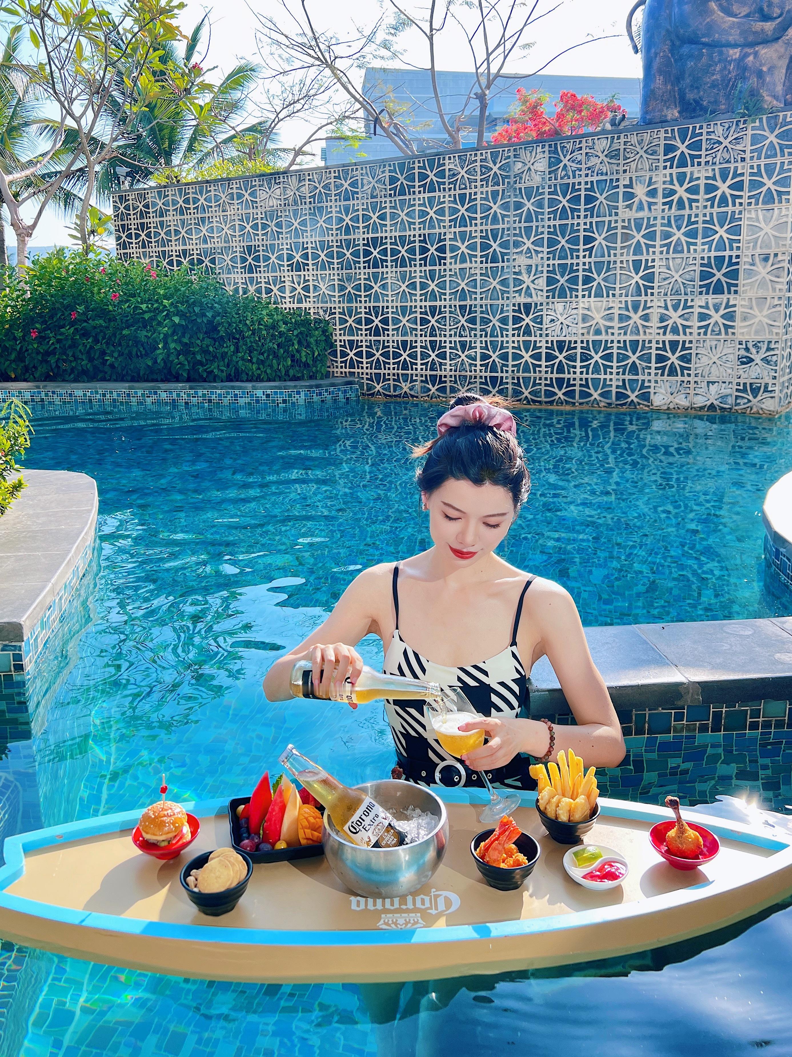早☀️今天去上泳课下次去酒店就不会浪费泳池了今天穿什么​​​