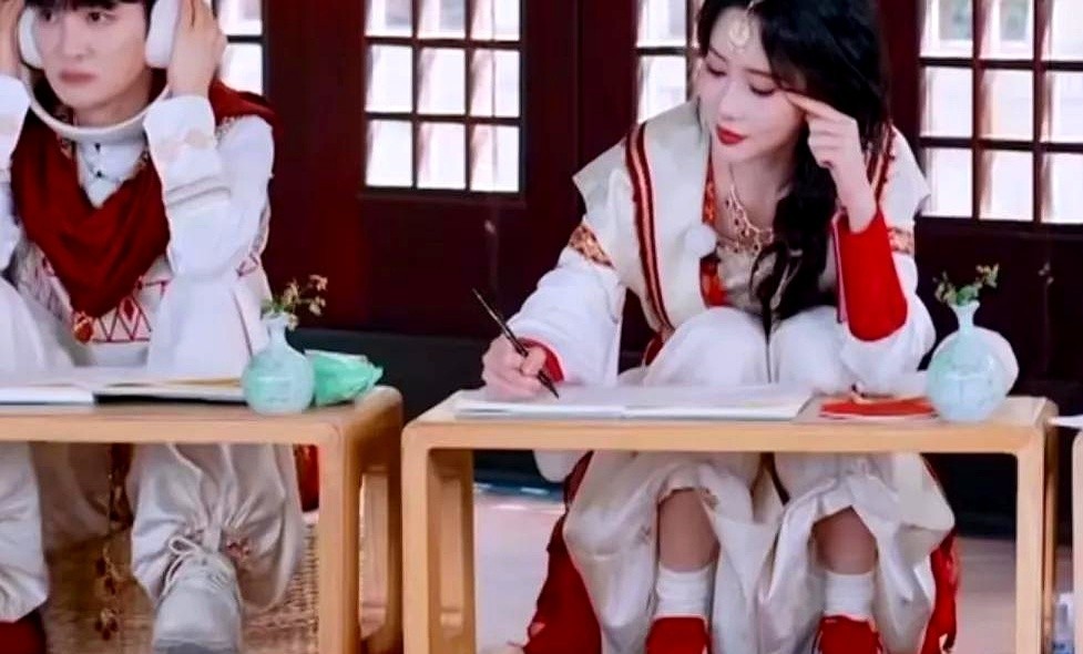 孟子义再次引起，不是因为她的美貌，而是因为她的腿。说实话孟姐这腿也太会长